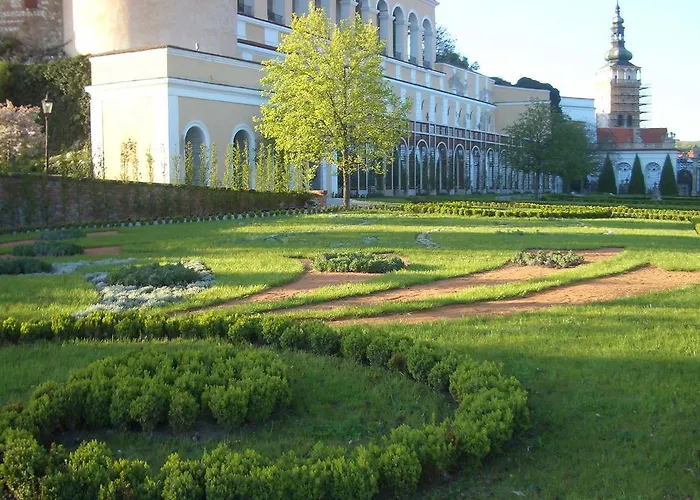 Mikulov, Husova Ulice