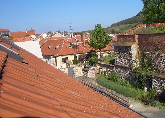Mikulov, Husova Ulice